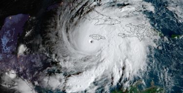 Папа молится о жертвах урагана в Карибском регионе