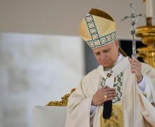 Папа принес соболезнования по поводу смерти кардинала Эдоардо Меникелли