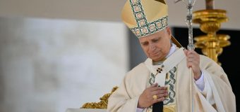 Папа принес соболезнования по поводу смерти кардинала Эдоардо Меникелли