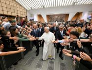 Папа — студентам-паломникам Юбилея мира образования: «не позволяйте алгоритму писать вашу историю» (+ ФОТО) Папа — студентам-паломникам Юбилея мира образования: «не позволяйте алгоритму писать вашу историю» (+ ФОТО)