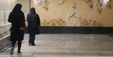 В тегеранском метро появился образ Богородицы