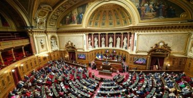 Во Франции 86 сенаторов выступили с осуждением роста гонений на христиан в стране и призвали власти к защите верующих и храмов