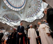 Третий день поездки в Турцию: Папа посещает Голубую мечеть (+ ФОТО)