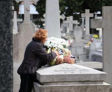 Как поминают усопших родственников католики?