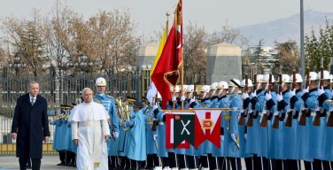 Папа прибыл в столицу Турецкой Республики