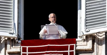 «Стойкость в испытаниях ведет к спасению». Слово Папы перед молитвой Angelus 16 ноября 2025 года, площадь Св. Петра