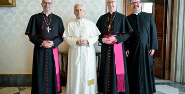 Ватикан вернул канадским индейцам 62 экспоната из своих Музеев