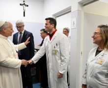 Папа открыл в Ватикане новую амбулаторию для бездомных (+ ФОТО)