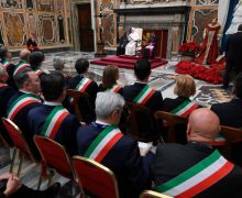 Св. Отец: политика должна продвигать социальный мир