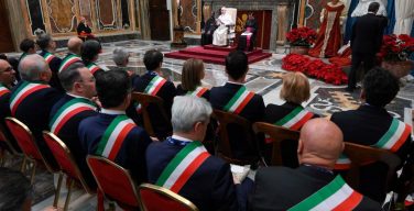 Св. Отец: политика должна продвигать социальный мир