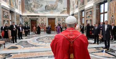 Св. Отец принял верительные грамоты от чрезвычайных и полномочных послов (+ ФОТО)