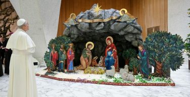 Папа встретился с делегациями от епархий, преподнесших в этом году Ватикану рождественские ели и вертепы (+ ФОТО)