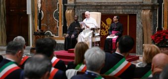 Св. Отец: политика должна продвигать социальный мир