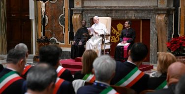 Св. Отец: политика должна продвигать социальный мир