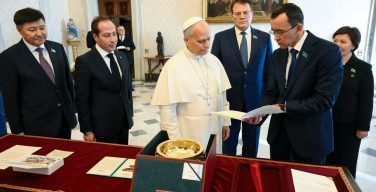 Токаев пригласил Папу Римского нанести визит в Казахстан