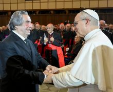 Папа вручил премию Ратцингера всемирно известному дирижёру (+ ФОТО)
