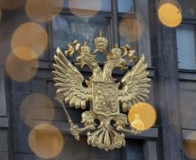 Госдума приняла в I чтении законопроект, закрепляющий наличие крестов на гербе России