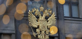 Госдума приняла в I чтении законопроект, закрепляющий наличие крестов на гербе России