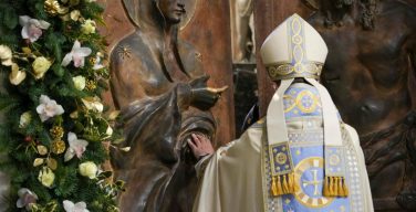 Закрытие Святых врат в римских базиликах на окончание Юбилейного года надежды