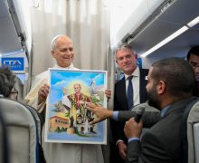 Брифинг в самолёте: Папа высказался по международным темам и рассказал о себе