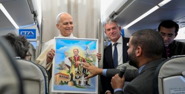 Брифинг в самолёте: Папа высказался по международным темам и рассказал о себе