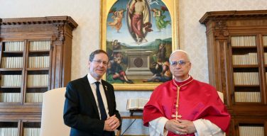 Состоялся телефонный разговор между Папой и президентом Израиля