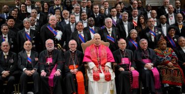 Папа: в основе политических конфликтов лежит гордыня. Аудиенция дипкорпусу при Св. Престоле