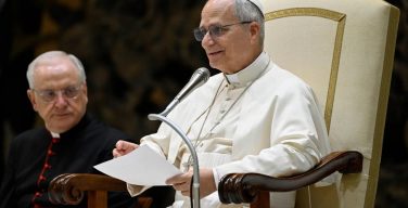 «Лишь беседуя с Богом, мы можем говорить о Нём». Катехизическое наставление Папы Льва XIV на общей аудиенции 14 января 2026 года