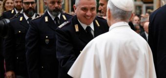 Папа поблагодарил итальянских полицейских за помощь Ватикану