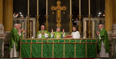 Треть католических священников Англии – женатые: они перешли в католичество из англиканства