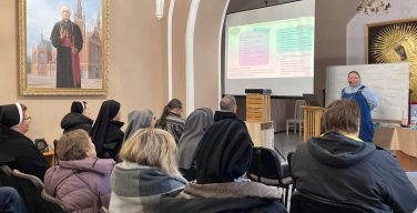 В Петербурге проходит семинар «Церковь, где каждый дома: пастырская забота и особые прихожане»