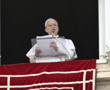 «Вера открывает глаза на страждущее человечество». Слово Папы перед молитвой Angelus 15 марта 2026 года, площадь Св. Петра