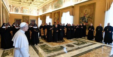 Монашеская жизнь – школа братского служения. Папа встретился с тремя бенедиктинскими общинами (+ ФОТО)