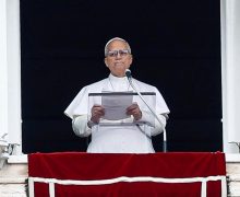 «Воскрешение Лазаря – знак победы Христа над смертью». Слово Папы перед молитвой Angelus 22 марта 2026 года, площадь Святого Петра