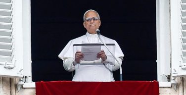 «Воскрешение Лазаря – знак победы Христа над смертью». Слово Папы перед молитвой Angelus 22 марта 2026 года, площадь Святого Петра
