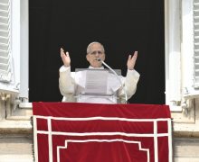 «Преображение – свет, исцеляющий раны истории». Слово Папы перед молитвой Angelus 1 марта 2026 года, площадь Святого Петра