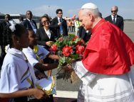 Папа Римский начал свой визит в Анголу (+ ФОТО)
