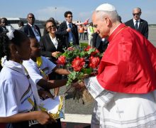 Папа Римский начал свой визит в Анголу (+ ФОТО)