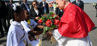 Папа Римский начал свой визит в Анголу (+ ФОТО)
