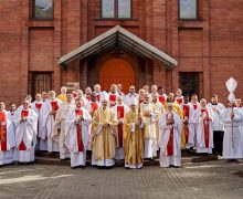 Месса освящения мира и елея с участием епархиального духовенства состоялась в Кафедральном соборе Новосибирска