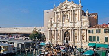 Патти Смит, Джим Джармуш и Брайан Ино участвуют в проекте Ватикана на биеннале в Венеции