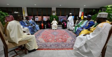 Папа встретился с представителями исламских общин Камеруна (+ ФОТО)