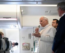 Папа ответил на вопросы журналистов на обратном пути из Африки в Рим