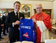 Президент Макрон на аудиенции в Ватикане (+ ФОТО)