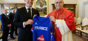 Президент Макрон на аудиенции в Ватикане (+ ФОТО)