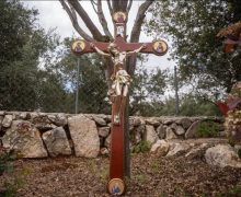 Израиль объявил о наказании военного, разбившего статую Христа в Ливане, и передал общине новый крест