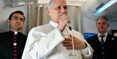 Папа ответил на критику Трампа