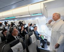 Папа ответил на критику Трампа