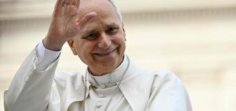NYT: сотрудница банка в США положила трубку во время разговора с Папой Римским