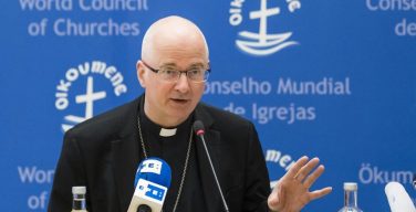 Швейцарский епископ предостерегает от духовного давления на новообращенных
